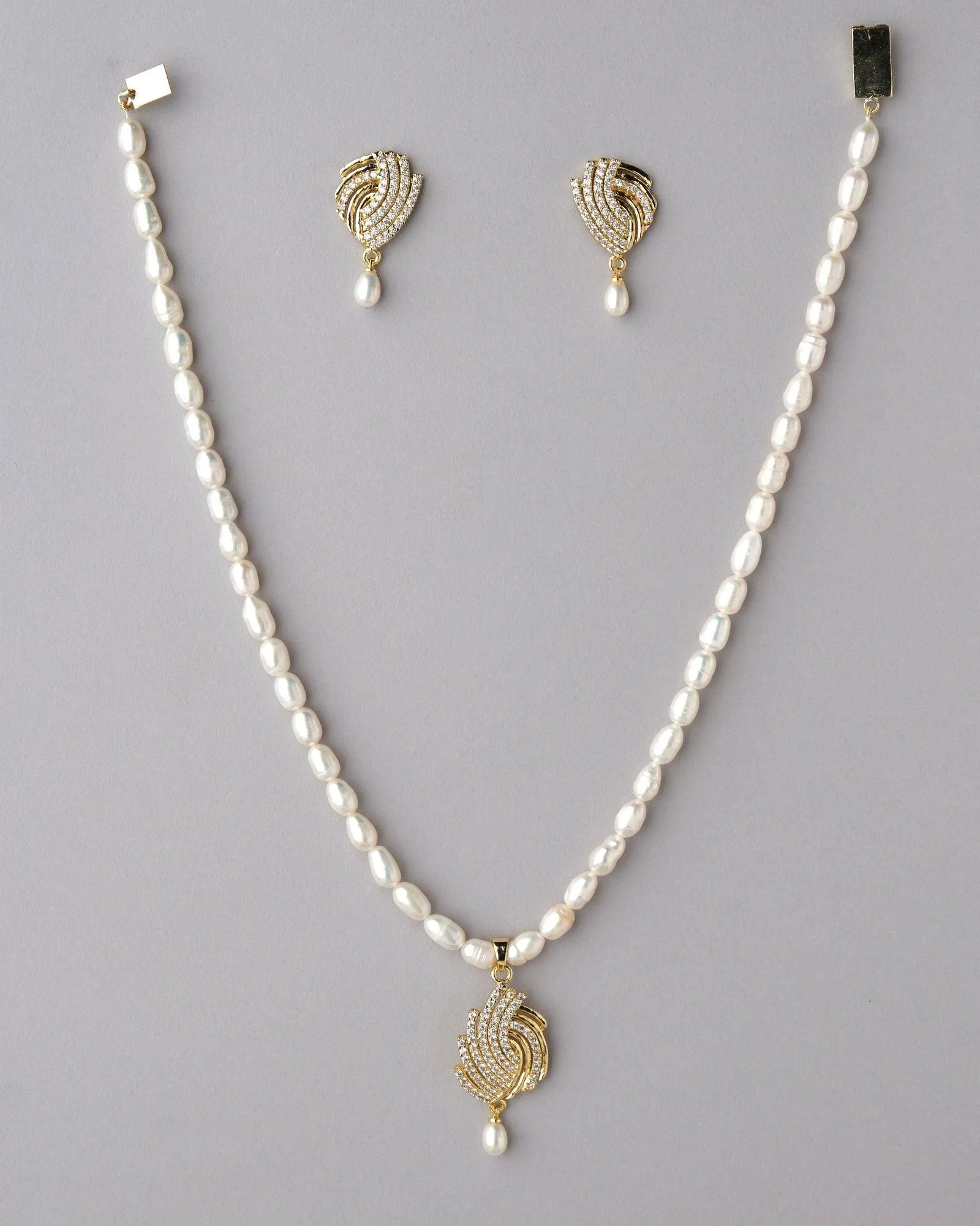 Elegant Pearl Necklace Set