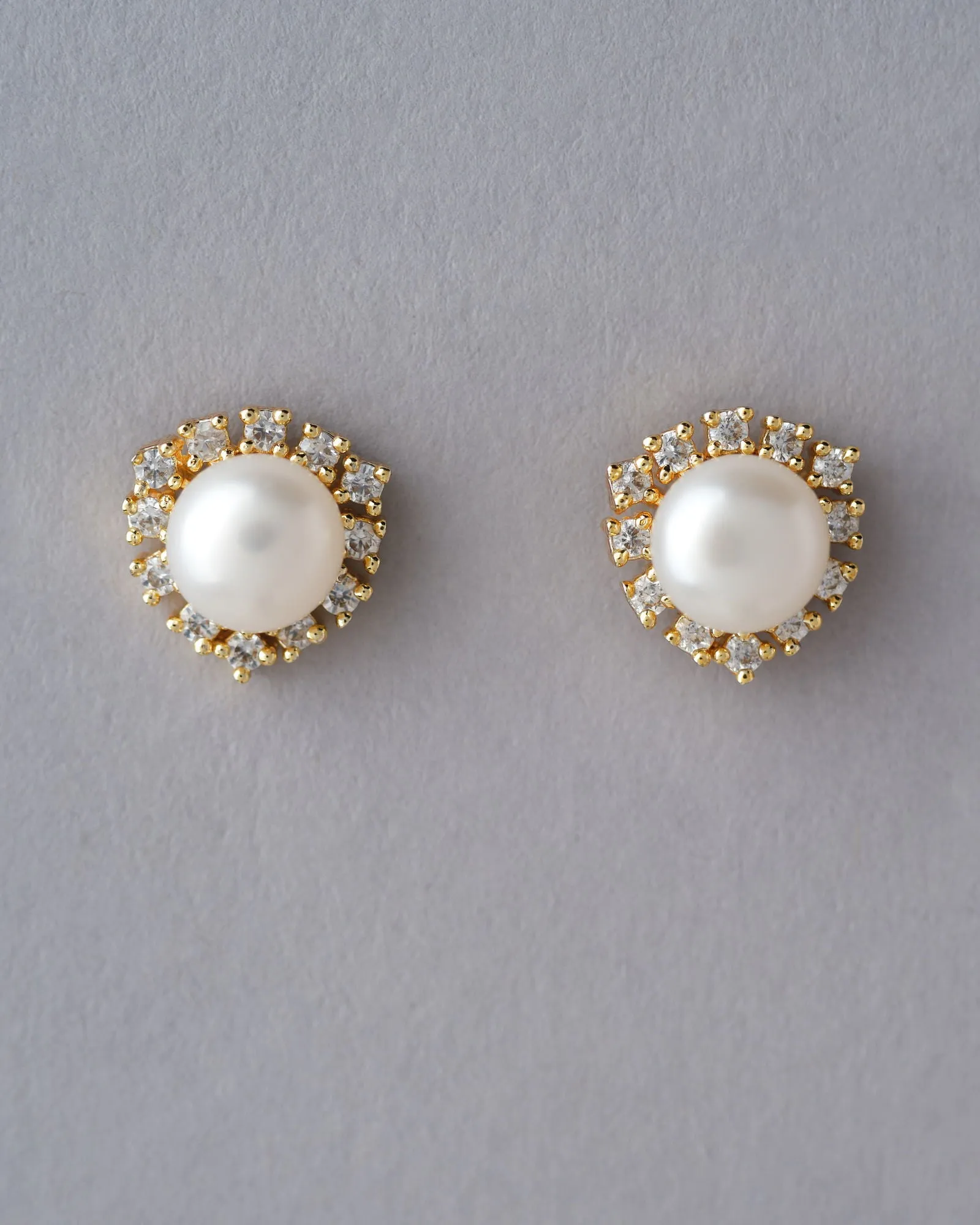 Elegant Stud Pearl Earring