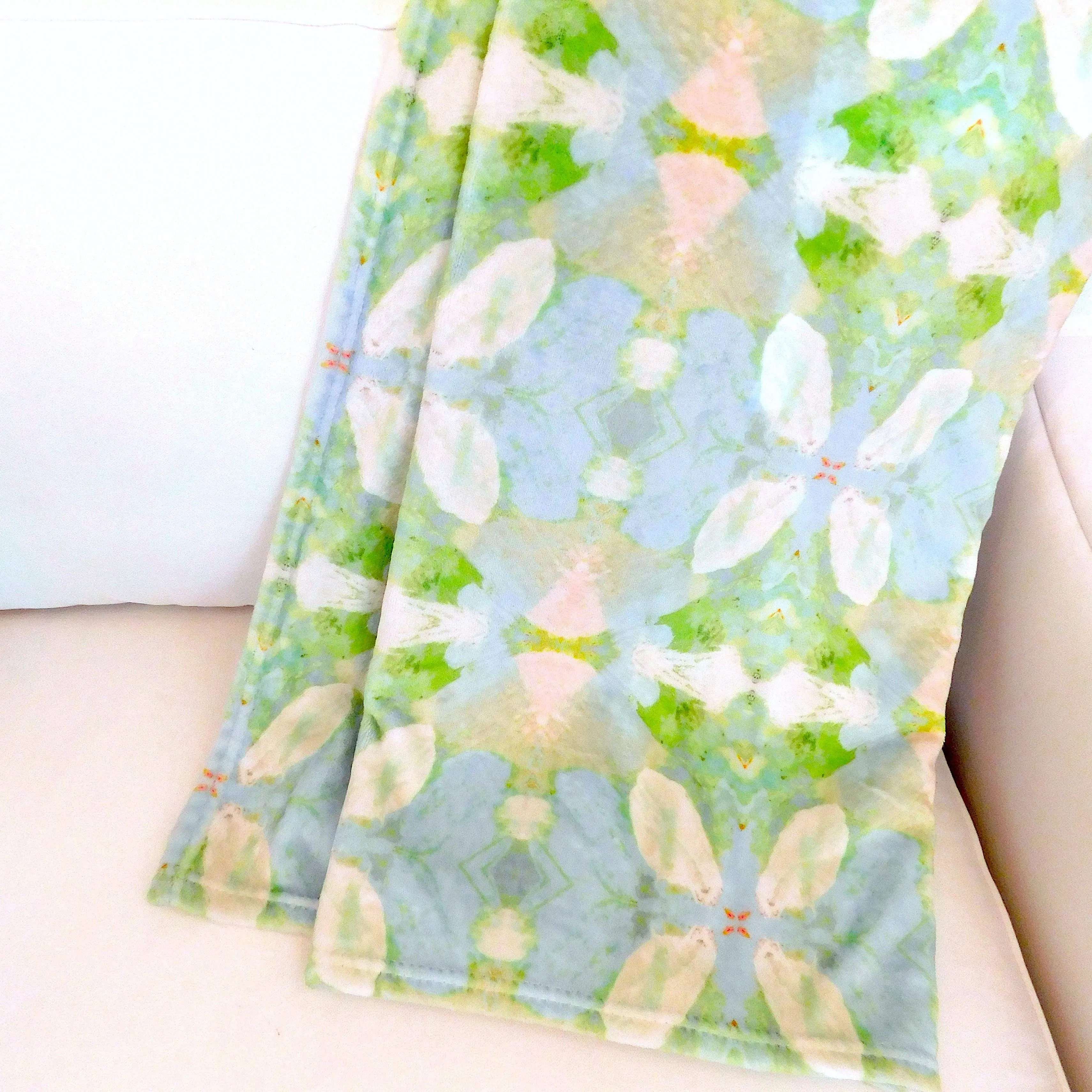Luxurious Soft Elephant Design Fleece Blanket – Cozy and Stylish Home Decor